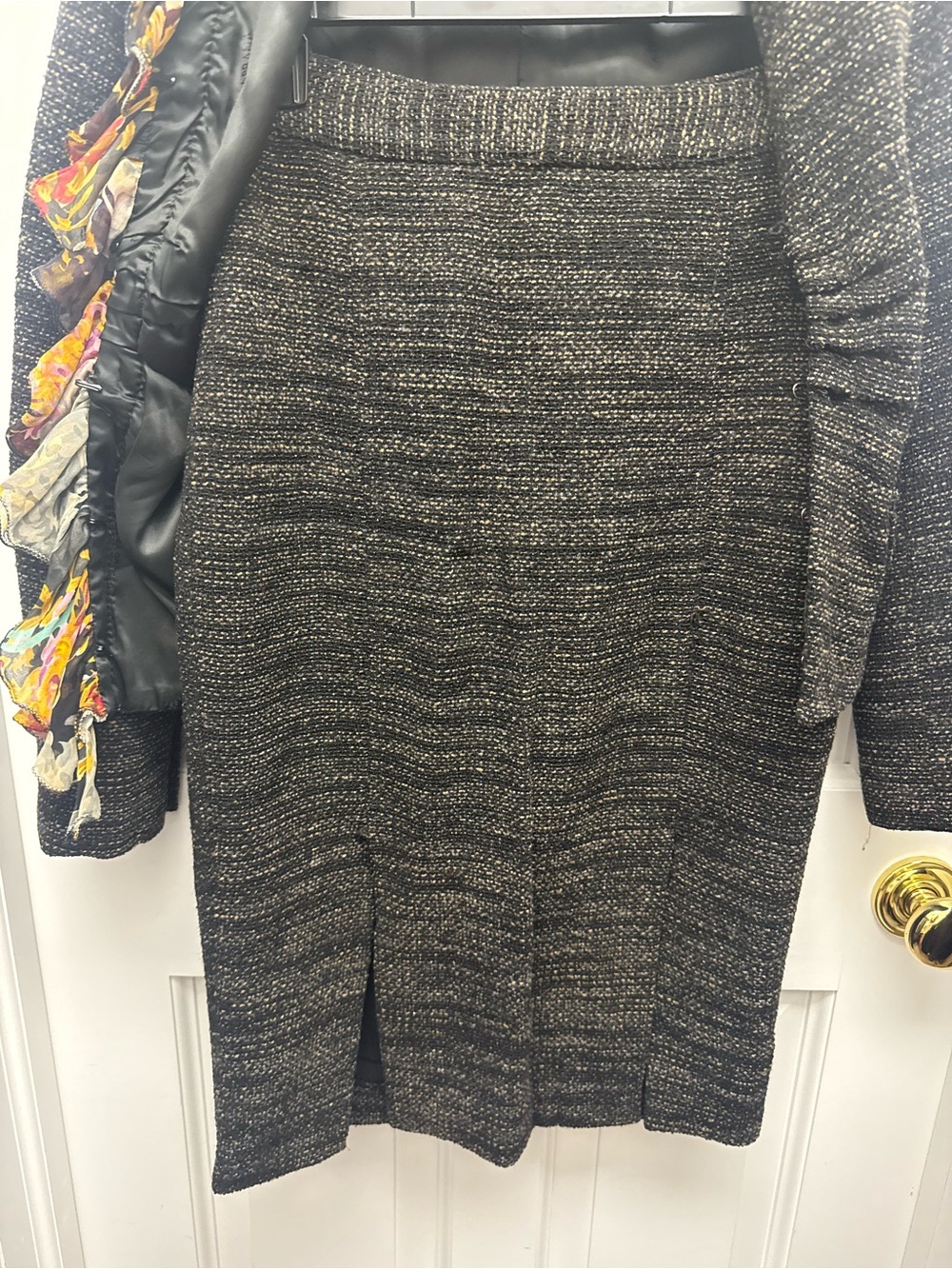 Dolce & Gabbana Black Quilted Jacket with Silver Chain Logo - Picture 3 of 12